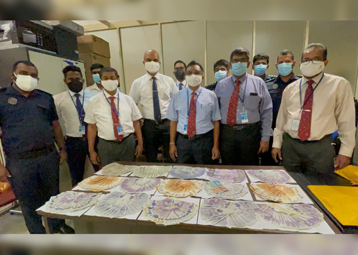 විදේශ මුදල් ජාවාරමේ නිරත වූ පුද්ගලයින් පස් දෙනෙකු අත්අඩංගුවට