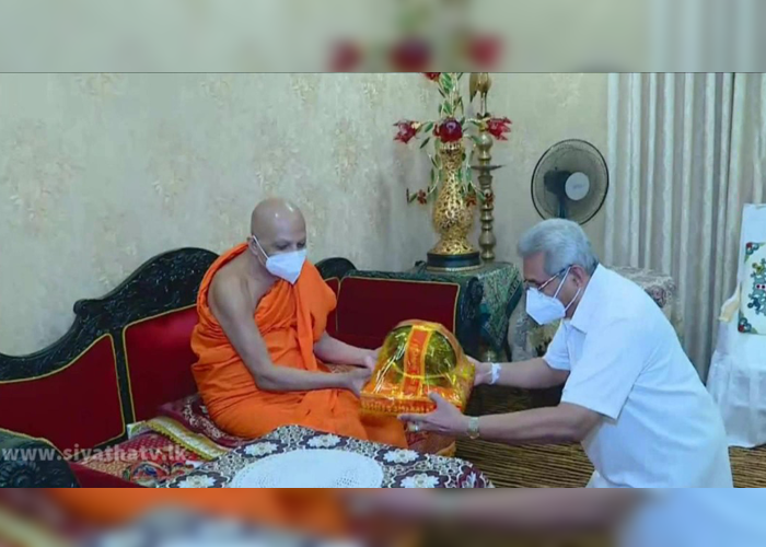 ජනපති මල්වතු – අස්ගිරි මහනාහිමිවරුන් බැහැදකියි