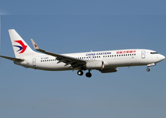 චීන ගුවන් යානයක් කඩා වැටේ