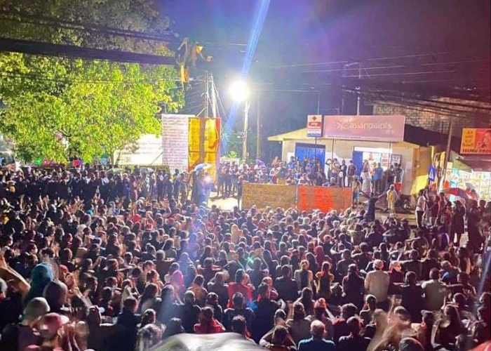 සබරගමුව විශ්වවිද්‍යාලයේ සිසුන් විරෝධතාවක (ඡායාරූප)