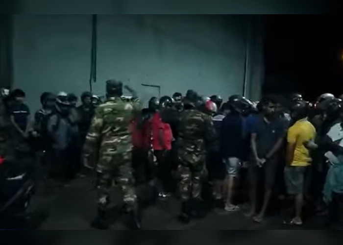 තෙල් ඉල්ලා ප්‍රදේශ කිහිපයක ජනතාව නොසන්සුන්
