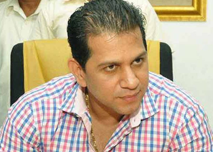 අත්අඩංගුවට ගත් දුමින්ද සිල්වා බන්ධනාගාර නිලධාරීන්ගේ භාරයට
