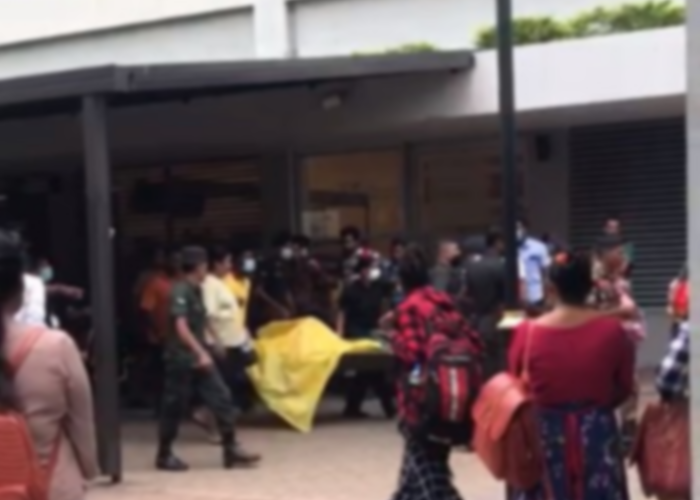 පාස්පෝට් පෝලිමේ දරු උපතක්