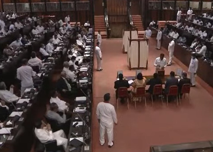 ඡන්දය ගණන් කිරීමේ කටයුතු ඇරඹේ