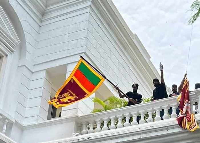 ජනාධිපති ලේකම් කාර්යාලය ජනතාව අත්පත් කර ගනී
