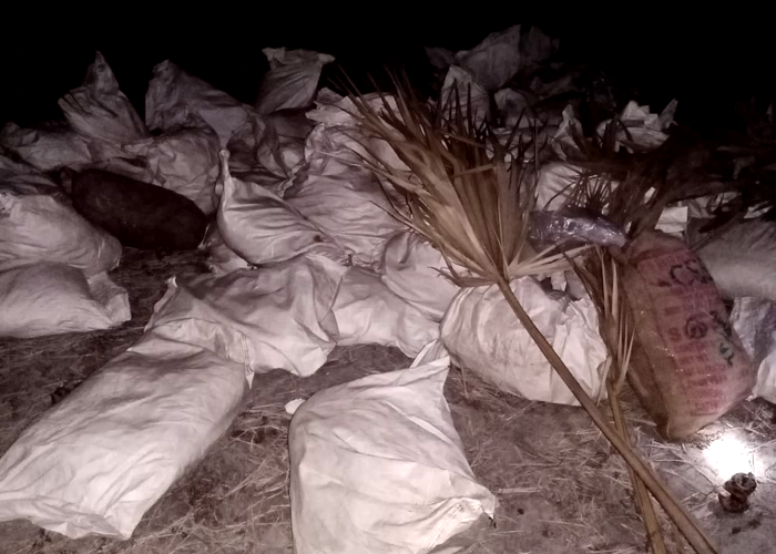 නීති විරෝධීව මෙරටට ගෙන්වූ කහ තොගයක් වටලයි
