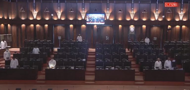දෙවන එළිසබෙත් රැජිණ වෙනුවෙන් පාර්ලිමේන්තුවේ විනාඩි 2 ක නිහඬතාවක්