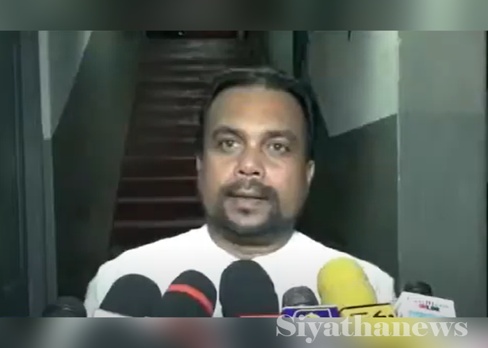 රජය ගන්නා තීරණවලින් ජනතාව පීඩාවට පත්වෙනවා – විමල් වීරවංශ