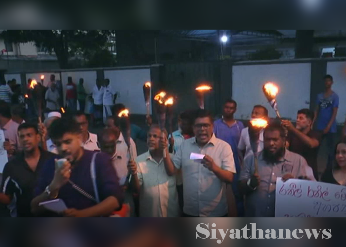 ගිනිගත් ජීවන වියදමට එරෙහිව පන්දම් විරෝධතාවයක්