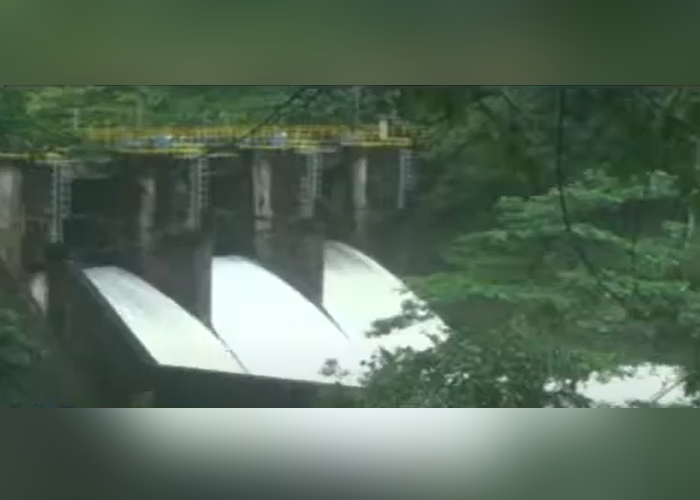 පවතින අයහපත් කාලගුණය හේතුවෙන් ජලාශ කිහිපයක් පිටාර මට්ටමේ
