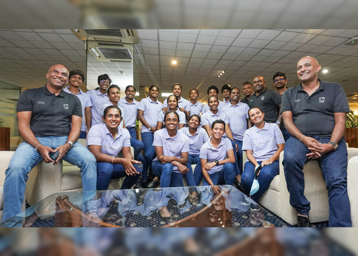 අනුශූරියන් වූ කාන්තා ක්‍රිකට් කණ්ඩායම දිවයිනට