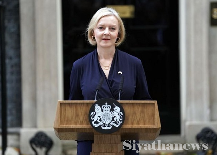 ලිස් ට්‍රස් අගමැති ධූරයෙන් ඉල්ලා අස්වන බව නිවේදනය කරයි