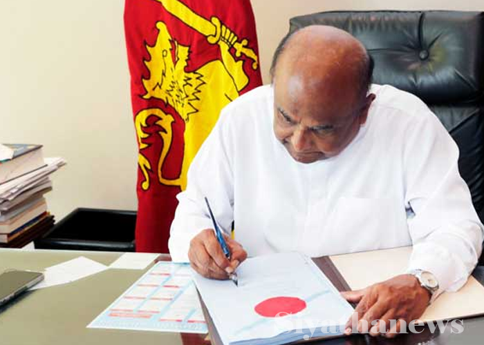 21 වන සංශෝධනයට කථානායක අත්සන් තබයි