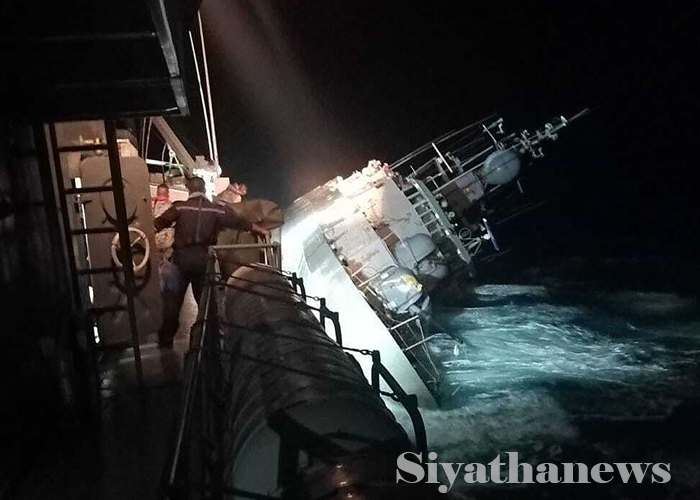 තායිලන්ත නෞකාවක් ගැඹුරු මුහුදේ පෙරළෙයි