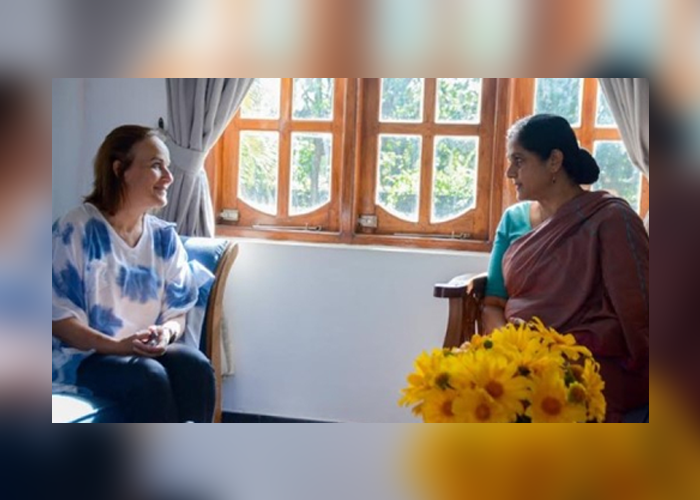 නෙදර්ලන්ත තානාපතිවරිය නැගෙනහිර සංචාරයක