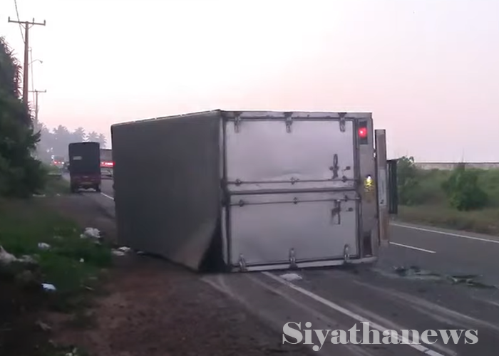 රියදුරුට නින්ද යාමෙන් සිදුවූ අනතුර