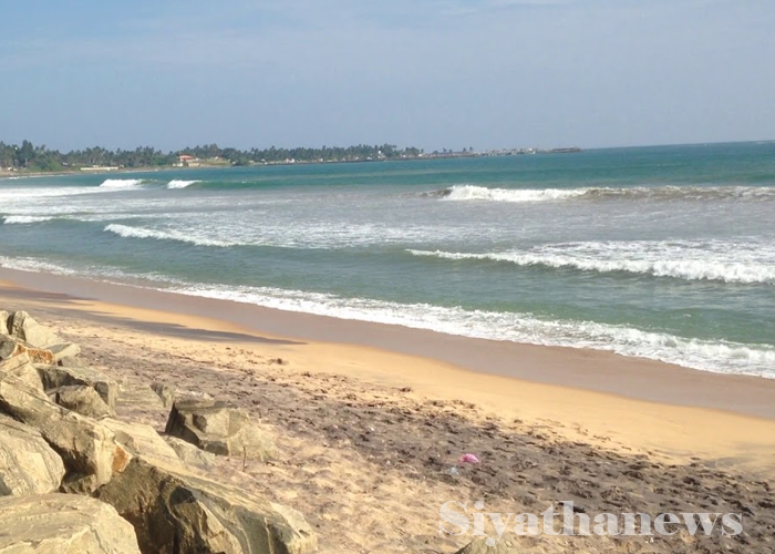 පාසල් සිසුන් තිදෙනෙක් දියේ ගිලී අතුරුදන්