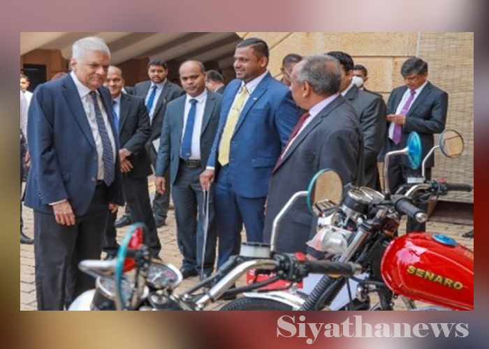පළමු යතුරුපැදි කිහිපය ජනපතිට