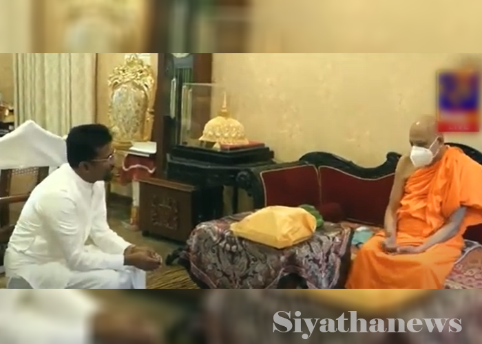 පාර්ලිමේන්තු මන්ත්‍රී වසන්ත යාපා අබේවර්ධන මහනාහිමිවරුන් බැහැ දකී