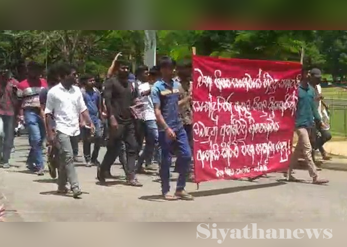 පේරාදෙණිය සිසු විරෝධයකට කඳුළු ගෑස්