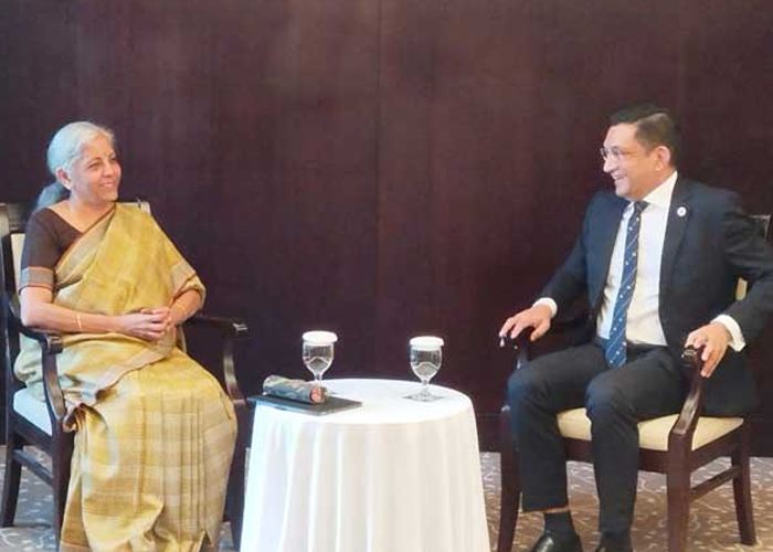 අලි සබ්රි ඉන්දීය මුදල් අමාත්‍යවරිය හමුවෙයි