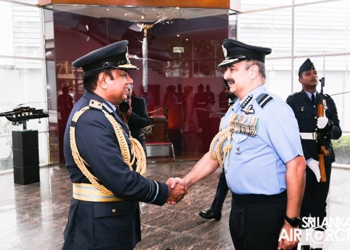 ඉන්දියානු ගුවන් හමුදා ප්‍රධානී ශ්‍රී ලංකාවේ නිළ සංචාරයක