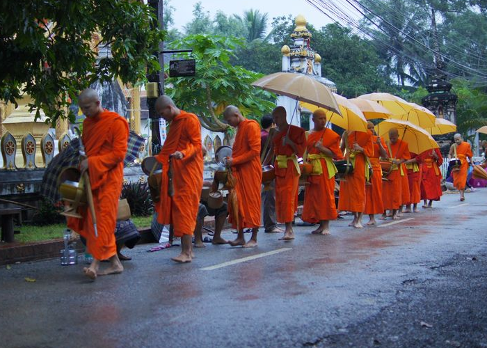 රාජ්‍ය වෙසක් උත්සවයට සමගාමීව පිණ්ඩපාත චාරිකාවක්