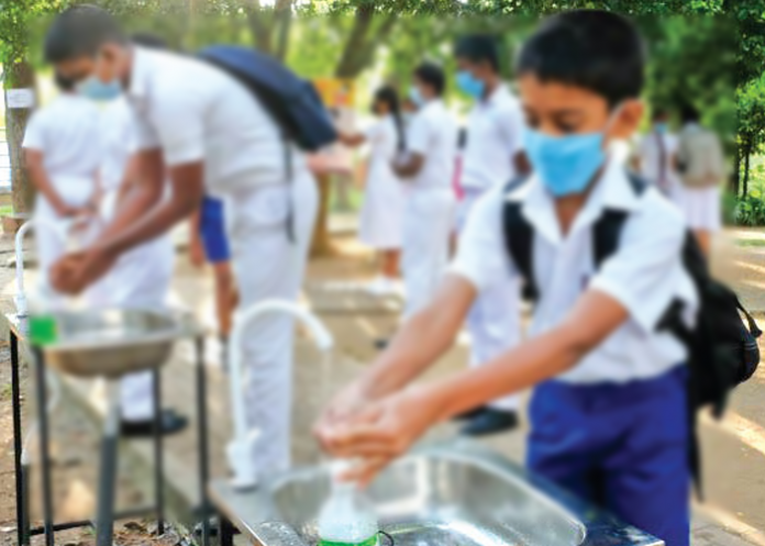 පාසල් යළි සඳුඳා ඇරඹෙයි