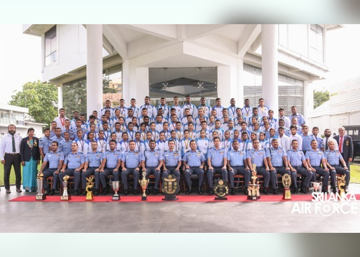 ගුවන් හමුදාපති විසින් ගුවන් හමුදා ක‍්‍රීඩක ක‍්‍රීඩිකාවන් ඇගයීමක්