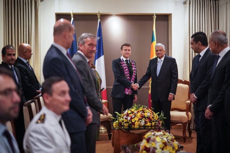 ප්‍රංශ ජනපති ශ්‍රී ලංකා ජනපති සමග සාකච්ඡාවක