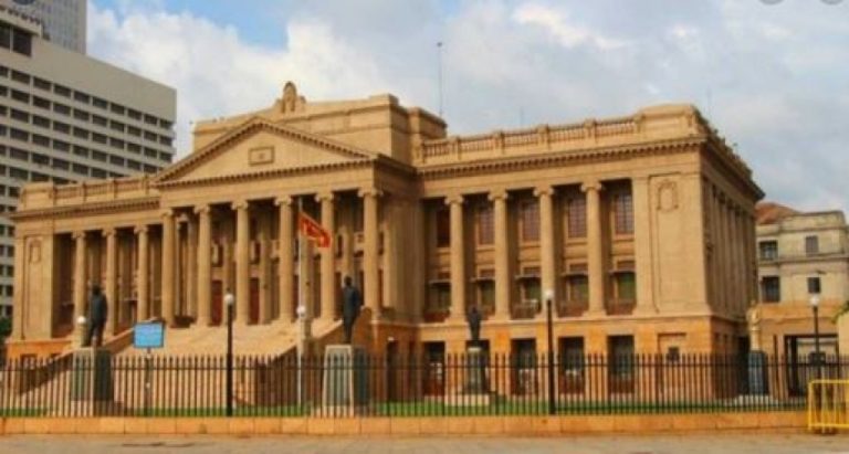 ඉතිහාසයේ පළමු වරට ‘කාන්තාවකට ජනපති කාර්යාලයේ’ හිමි වූ අසුන