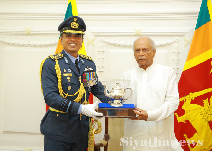 නව ගුවන් හමුදාපති හා අගමැති අතර හමුවක්