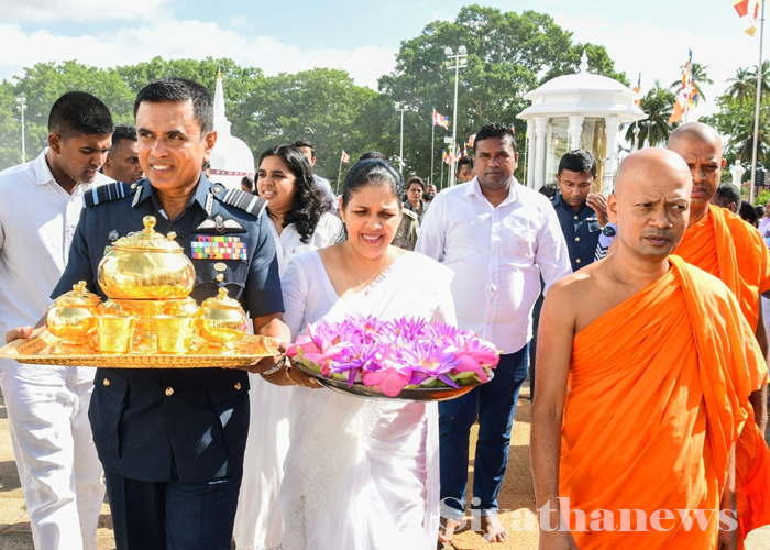 නව ගුවන් හමුදාපති අනුරාධපුර ශ්‍රී මහා බෝධිය වැඳ පුදාගනී