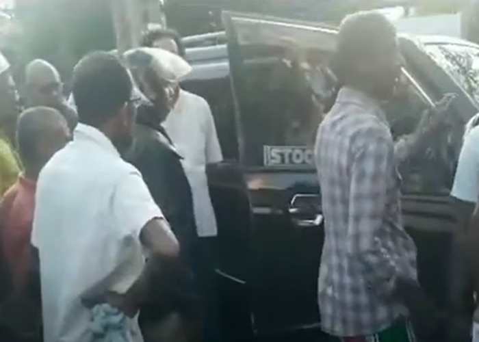 බාලවයස්කරුවෙකු පැදවූ ‘සැප රිය’ පාසල් බස් රථයේ  ගැටේ (VIDEO)