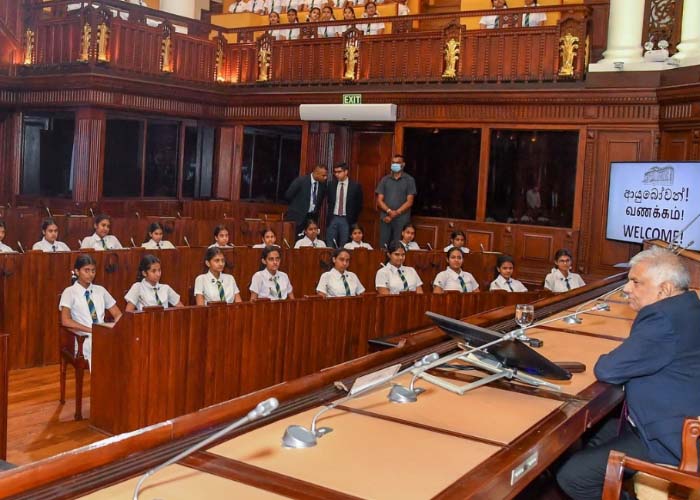 කලා විෂයන් හදාරන සිසුන් ගැන ජනපතිගේ අදහස