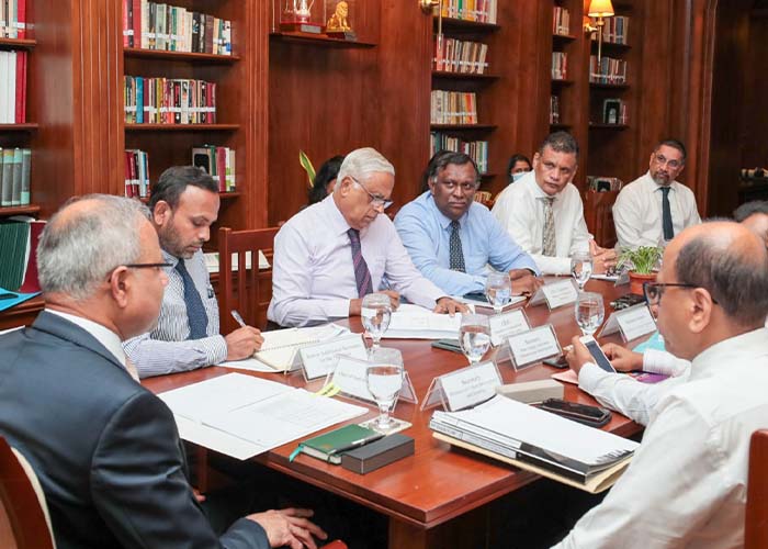 ඉදිකිරීම්කරුවන්ට හිඟ බිල්පත් මේ මාසයේ ගෙවන බවට පොරොන්දුවක්