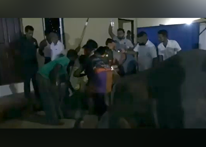 මහියංගණ පෙරහැරට ආ සීතා ඇතින්නට වෙඩි තබයි – වන අලියෙක් ලෙස සැක සිතිලා