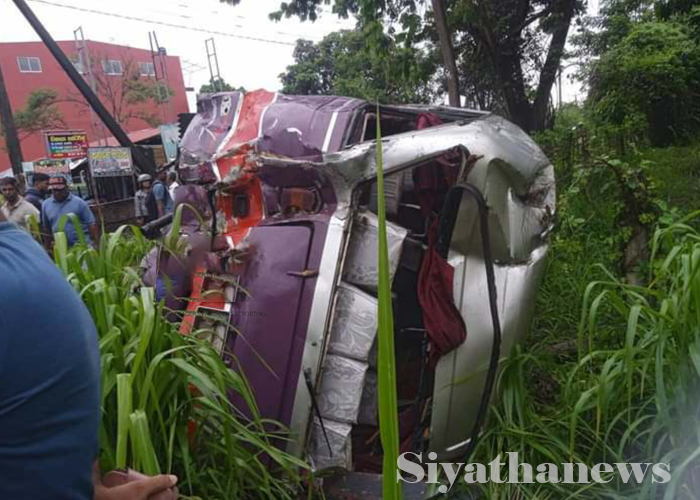 පාසල් බස් රථයක් අනතුරකට ලක්වෙයි