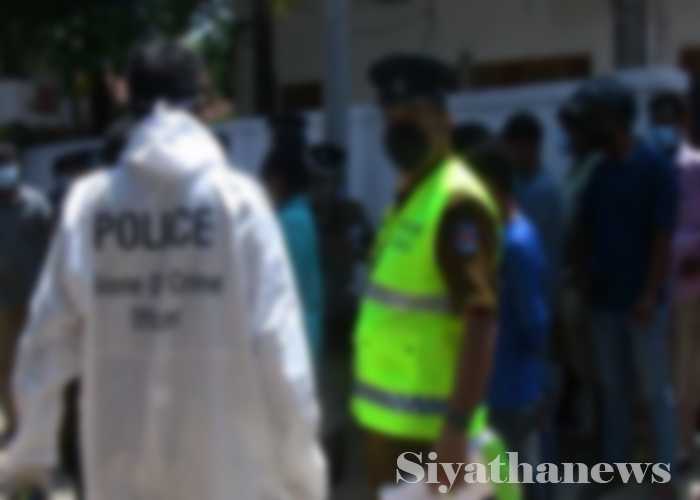 මාර්ගයක් අසල මිනිස් අස්ථි කොටස්