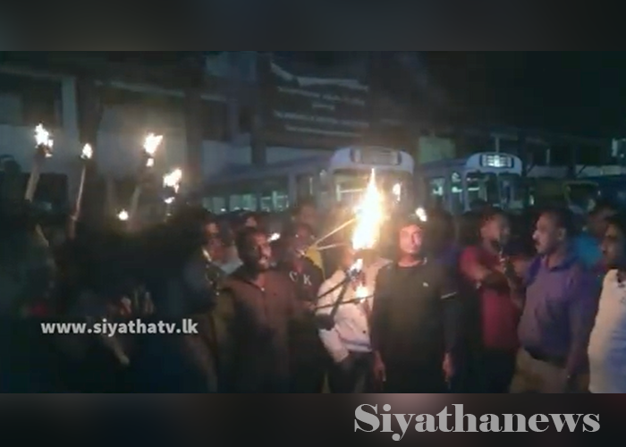 වැඩිකළ විදුලි බිලට එරෙහිව රටපුරා විරෝධතා(VIDEO)