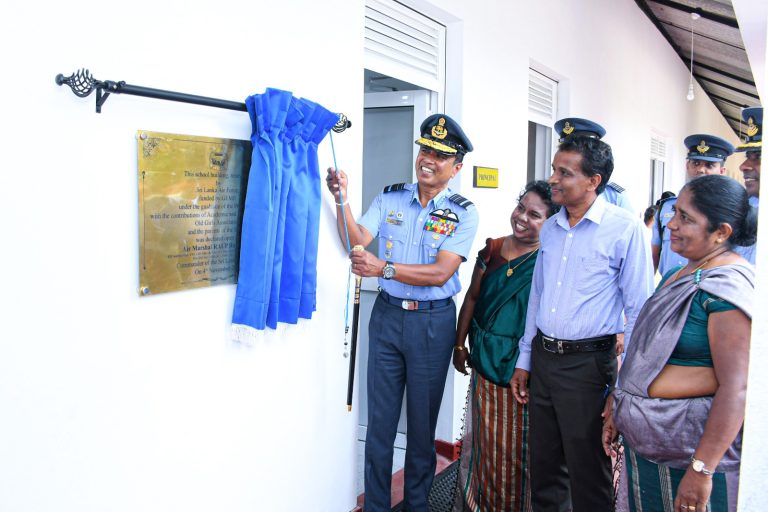 පොළොන්නරුව ආනන්ද බාලිකා ජාතික පාසලේ ගොඩනැගිලි ප්‍රතිසංස්කරණයට ගුවන් හමුදාවේ දායකත්වය