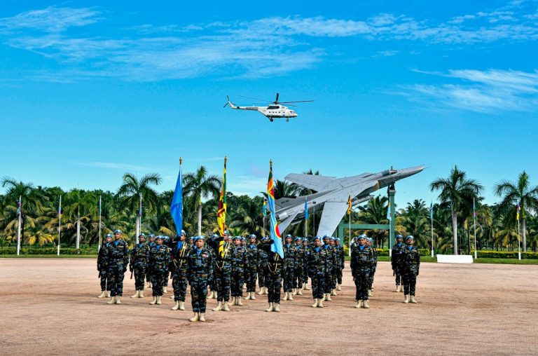 සාම සාධක රාජකාරීන් සදහා පිටත්ව යන ගුවන් හමුදා හෙලිකොප්ටර් යානා බලඝණය විසිර යයි