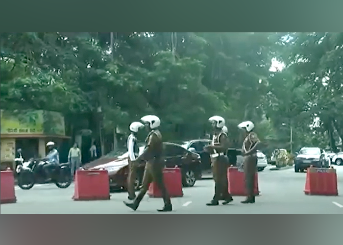ක්‍රිකට් ආයතනයේ පිවිසුම් මාර්ග වැසෙයි – විශේෂ පොලිස් ආරක්ෂාවකුත්(VIDEO)