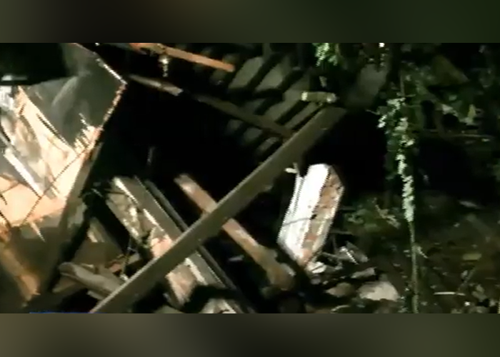 පේරාදෙණිය නගරයේ නායයාමක් – පුද්ගලයෙකු ජීවිතක්ෂයට(VIDEO)