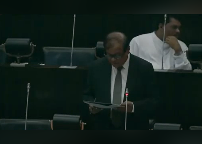 සිසුන්ට ලන්චී ෂීට් හා පත්තර කැවූ විදුහල්පතිට ස්ථාන මාරුවක්(VIDEO)