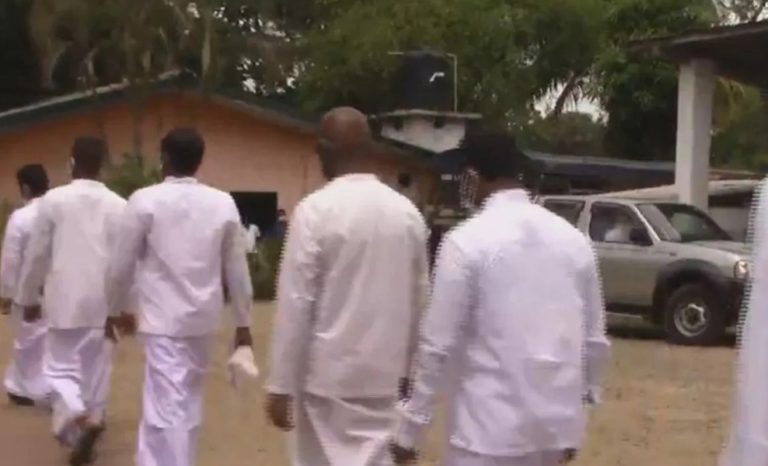 නත්තල වෙනුවෙන් රැඳවියන් 1004 කට නිදහස