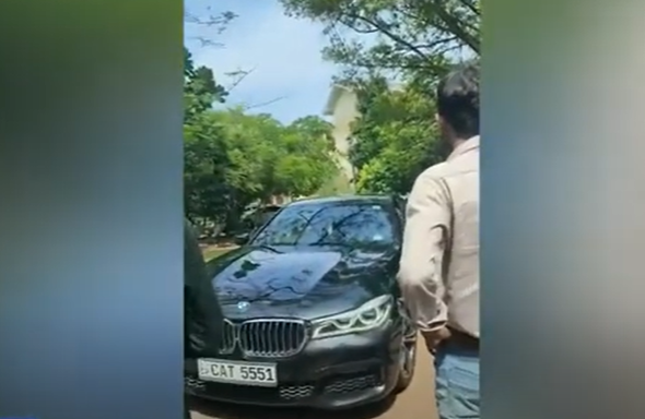 ඩඩ්ලිට කැලණිය සිසුන්ගේ විරෝධය
