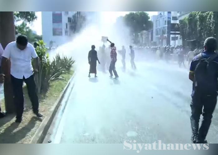සමගි ජන බලවේගයේ විරෝධතාවට ජල හා කඳුළු ගෑස් ප්‍රහාරයක්