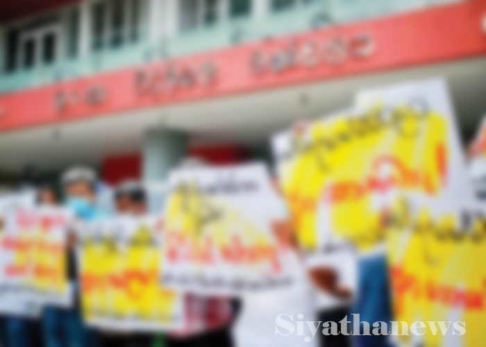 විදුලිබල මණ්ඩල මූලස්ථානය ඉදිරිපිට විරෝධතාවයක්(VIDEO)