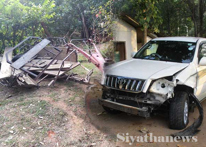 මන්ත්‍රී සබ්‍රිගේ මෝටර් රථය අත්ට්‍රැක්ටරයක ගැටෙයි (VIDEO)